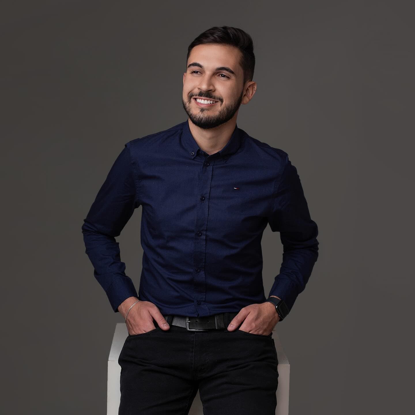 Dentista em atendimento odontológico premium na clínica em Tupaciguara